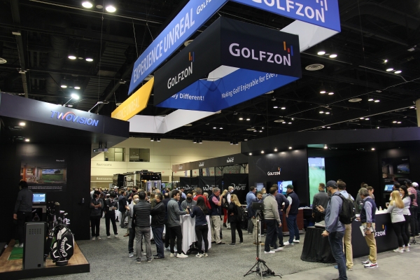 골프존이 1월 24~27일 미국 플로리다주 올랜도에서 열리는 ‘2023 PGA 머천다이즈 쇼’에 참가해 다양한 골프 시뮬레이터 제품을 선보인다. 사진은 지난 2022 PGA 머천다이즈 쇼의 골프존 부스 모습.