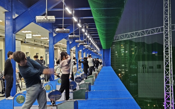 골프존 GDR아카데미가 두 번째 직영 인도어 골프연습장 'GDR레인지 김해 가야점'을 오픈했다고 밝혔다.